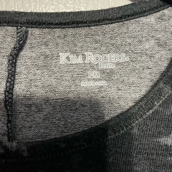 Kim Rogers Petite Medium animal print top - Picture 3 of 3